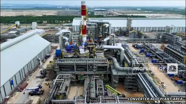 Fasilitas pengolahan dan pemurnian (smelter) konsentrat tembaga single line terbesar di Dunia dipastikan siap beroperasi pada Juni 2024 di Indonesia.Hingga Maret 2024, pembangunan pabrik tembaga milik PT Freeport Indonesia (PTFI) di Kawasan JIIPE, Gresik, Jawa Timur itu telah mencapai 93%-an.