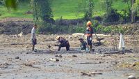 Pencarian Korban Banjir Bandang Tanah Datar Terus Dilakukan