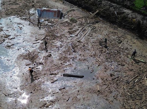 Pencarian Korban Banjir Bandang Tanah Datar Terus Dilakukan