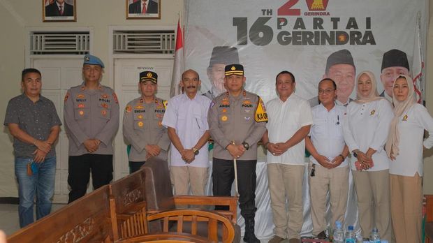 Polisi saat datangi markas Parpol di Subang