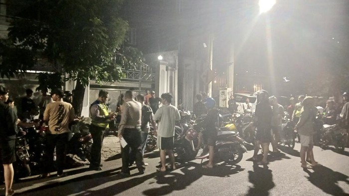 Puluhan kendaraan disita diduga hendak balap liar di Surabaya.