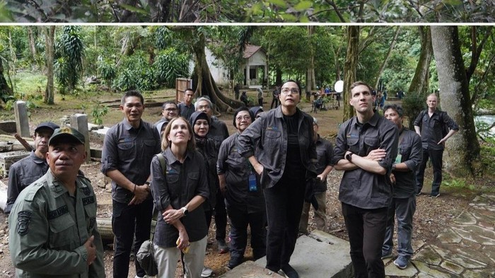 Rombongan Menkeu dan Menteri LHK di Bukit Lawang. (Instagram @smindrawati)