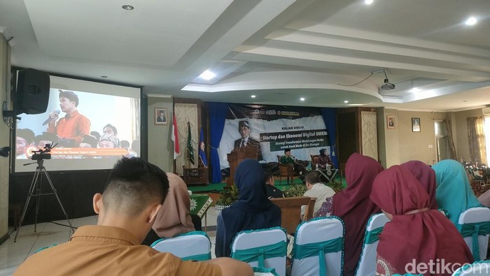 Sandiaga Uno mengisi kuliah umum di Umuka Karanganyar, Minggu (2/6/2024).