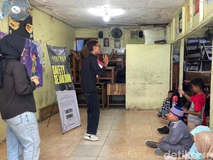 Mahasiswa Surabaya Ajak Anak-anak Belajar Berkendara Aman Cegah Laka Lantas