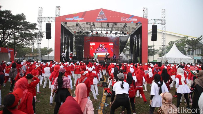 Semringah ibu-Ibu Zumba Bareng di Daihatsu Kumpul Sahabat Semringah ibu-Ibu Zumba Bareng di Daihatsu Kumpul Sahabat