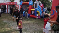 Acara ini pun digelar ramah anak. Beberapa sudut dilengkapi dengan wahana permainan.