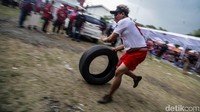 Berbagai games seru diikuti seperti sambung gambar, tarik tambang, lepas pasang ban mobil, dan estafet ban mobil.