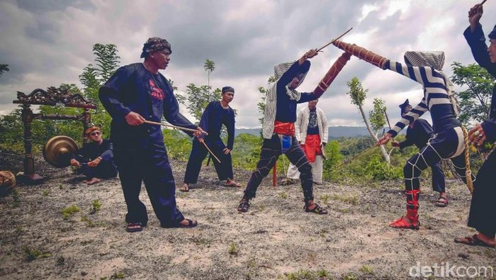 Tampilan kesenian Lebon Pangandaran.