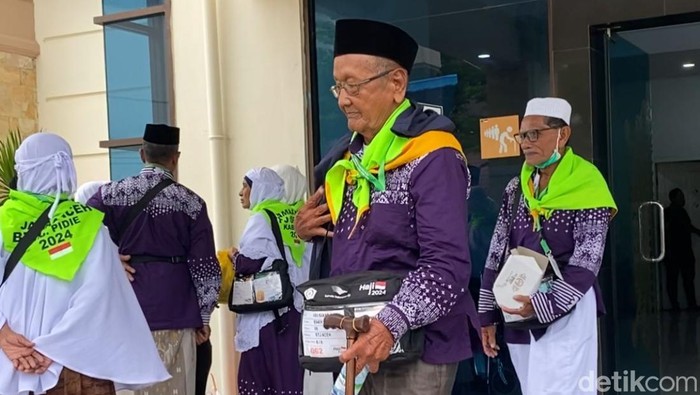 Abu Bakar bin Mureh, jemaah haji tertua di Aceh berusia 96 tahun. (Foto: Agus Setyadi/detikSumut).