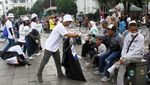 Aksi Bersih-bersih Sampah di Kota Tua Jakarta