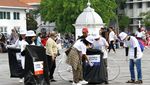 Aksi Bersih-bersih Sampah di Kota Tua Jakarta