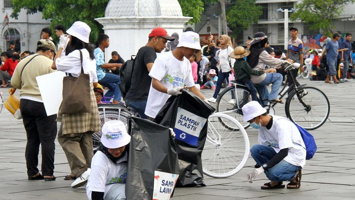 Aksi Bersih-bersih Sampah di Kota Tua Jakarta Aksi bersih-bersih Relawan Aksi Asri Operasi Semut dilakukan di Kota Tua, Jakarta. Kegiatan ini berhasil mengumpulkan 24 kilogram sampah.