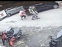 Pria di Padang Panjang Bacok Pejalan Kaki Secara Membabi-buta, Polisi Buru Pelaku