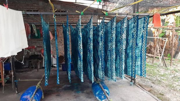 Aktivitas kelompok batik Sambiloto, Bojonegoro.