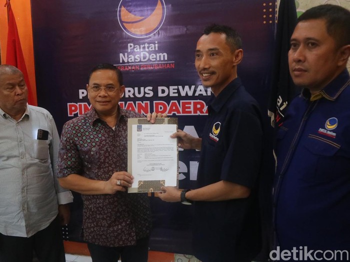 Anggota DPR RI dari Gerindra, Sudewo, menerima rekomendasi dari Partai NasDem untuk maju sebagai calon Bupati Pati, Senin (3/6/2024).