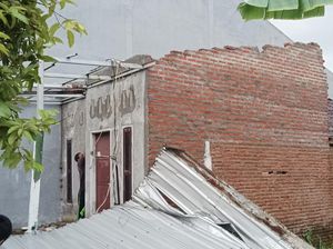 Hujan Deras Disertai Angin Kencang Rusak 8 Rumah di Sidoarjo