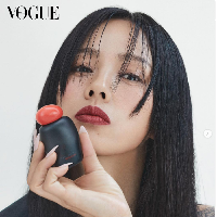 Pada urutan pertama artis wanita Korea paling laris endorsement tak diduga netizen. Sebab dia adalah Lee Hyori, artis senior yang sudah berkarier di industri hiburan sejak 1988. Foto: Instagram