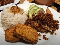 Sudah Ada Sejak 1958, Begini Penampakan Restoran Ayam Tjap Benteng