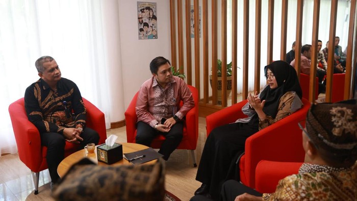 Bupati Ipuk Fiestiandani bertemu dengan tim Kemenkumham yang dipimpin oleh M Ishaq Ismail