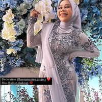 Terlihat Cimoy yang begitu bahagia di hari lamarannya tersebut. Cimoy sendiri diketahui lahir pada tahun 2005. Tahun ini dirinya baru berusia 19 tahun. Foto: Instagram/@cimoynuraini_wjy