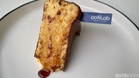 Jika ingin yang manis-manis ada Burn Cheesecake (Rp 50.000). Cheesecakenya lembut, creamy, dan ada aroma gosong yang khas. Foto: detikFood / Riska F