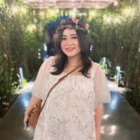 Tengah hamil besar, banyak yang menyebut aura bumil Olivia semakin terpancar. Cantik amat Bumil, komentar salah seorang netizen. cantik amat bumil masyaAllah..sehat2 ya lancar persalinan nya amin, tambah netizen lain. Foto: Instagram/@sumargodenny