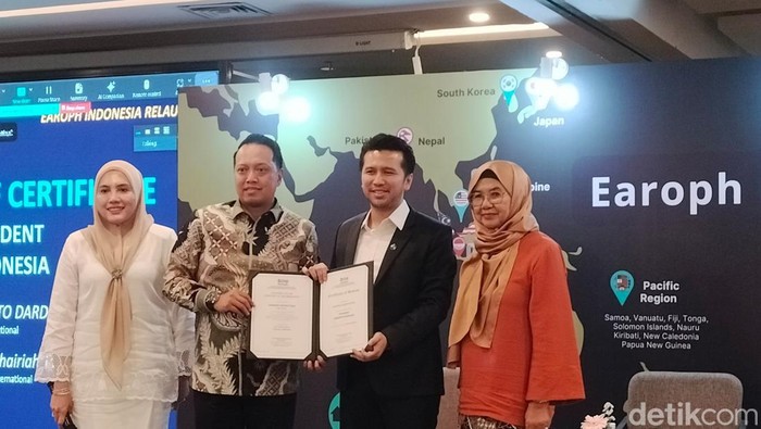 Sekretaris umum EAROPH Internasional MDM Mazrina Abdul Khalid  (kiri), resident EAROPH Indonesia Andira Reoputra, Presiden EAROPH Internasional Emil Elastianto Dardak, dan Honorary President EAROPH International MDM Khairiah Talha.