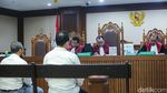 Ekspresi Pegawai Pajak Yulmanizar dan Febrian Divonis 4 Tahun Bui