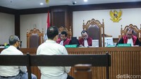 Hakim menyatakan Yulmanizar dan Febrian terbukti melanggar Pasal 12 huruf a dan huruf 12B Jo Pasal 18 UU No 31 Tahun 1999 tentang Pemberantasan Tindak Pidana Korupsi Jo Pasal 55 ayat 1 ke-1 KUHP jo Pasal 65 ayat 1 KUHP.  