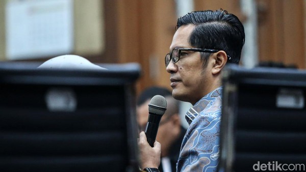 Momen Febri Diansyah Dicecar Hakim soal Honor Rp 3,1 M dari SYL