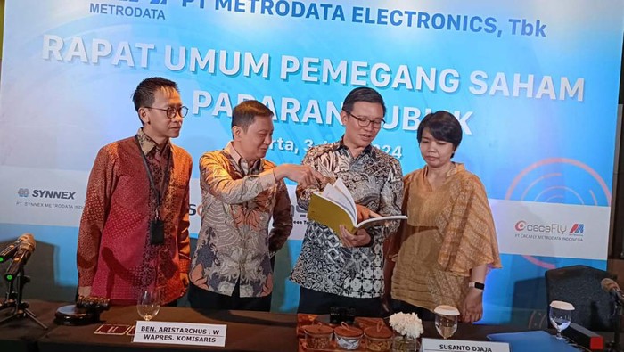 Gelar RUPST, Metrodata Electronics Bagikan Dividen PT Metrodata Electronics Tbk (MTDL) gelar RUPST di Jakarta, Senin (3/6). Emiten teknologi informasi dan komunikasi itu membagikan dividen Rp 257,8 miliar.