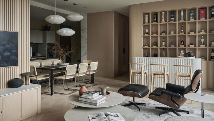 Dengan sentuhan hangat dan gaya kontemporer, Yuni Jie hadirkan konsep khasnya, The Art of Casual Elegance, ke dalam unit 4 kamar tidur di Savyavasa. Yuk lhat.