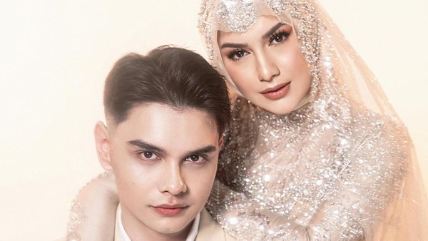 7 Potret Sean Ivan, Adik Kandung yang Sering Dikira Pacar Irish Bella