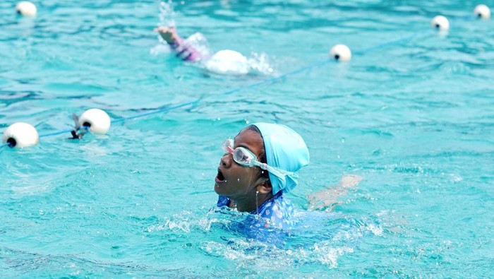 Jaring Atlet Muda Renang di Ajang Youthswim 2024 Sejumlah atlet muda mengikuti ajang Fun Swimming Competition Youthswim 2024 di Arena Yonif Mekanis 201, Jakarta Timur.