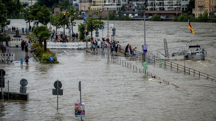 The river Neckar has left its banks in Heidelberg, Germany, Sunday, June 2, 2024. Parts of southern Germany have been flooded after heavy rainfalls during the last days. (AP Photo/Michael Probst)