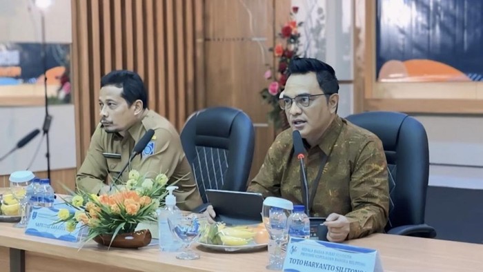 Kepala BPS Babel Toto Haryanto Silitonga (Kanan) dan Pj Sekda Babel Fery.