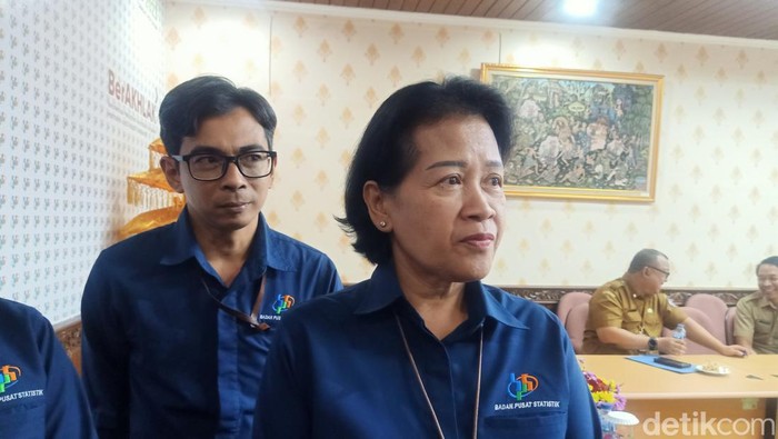 Kepala BPS Bali, Endang Retno Sri Subiyandani, ketika ditemui di kantornya, Senin (3/6/2024). (Ni Made Lastri Karsiani Putri/detikBali)