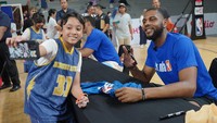 Jr. NBA Indonesia menyajikan diskusi panel bertajuk “Motivation For Young Athletes” kepada guru olahraga pada tanggal 2 Juni 2024 di Gelanggang Olahraga (GOR) Soemantri, Jakarta. Diskusi ini menghadirkan berbagai inspirasi dan motivasi agar para guru tersebut dapat melatih dengan lebih baik dan mendukung pertumbuhan para talenta muda yang ingin menekuni olahraga basket. “Motivation For Young Athletes” merupakan bagian dari rangkaian Jr. NBA Indonesia Week yang menyuguhkan ragam kegiatan menarik dan inspiratif untuk mendukung perkembangan talenta pebasket muda Indonesia.
