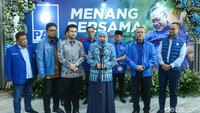 Sementara itu, Khofifah berterima kasih atas dukungan yang telah diberikan oleh PAN. Dirinya pun menyampaikan dukungan yang diberikan oleh PAN tanpa mahar.