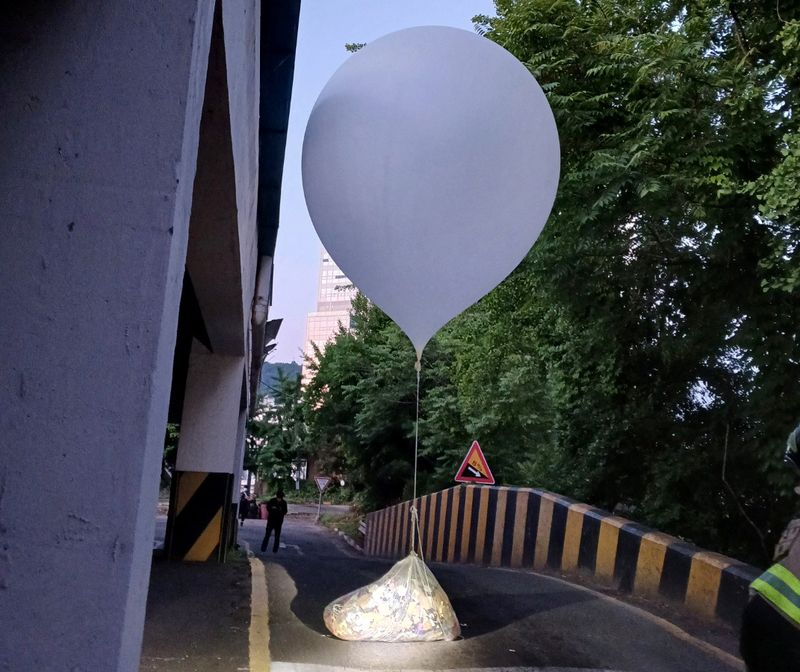 A balloon believed to have been sent by North Korea, carrying various objects including what appeared to be trash, is pictured in Incheon, South Korea, June 2, 2024.       Yonhap via REUTERS   THIS IMAGE HAS BEEN SUPPLIED BY A THIRD PARTY. NO RESALES. NO ARCHIVES. SOUTH KOREA OUT. NO COMMERCIAL OR EDITORIAL SALES IN SOUTH KOREA. BEST QUALITY AVAILABLE.