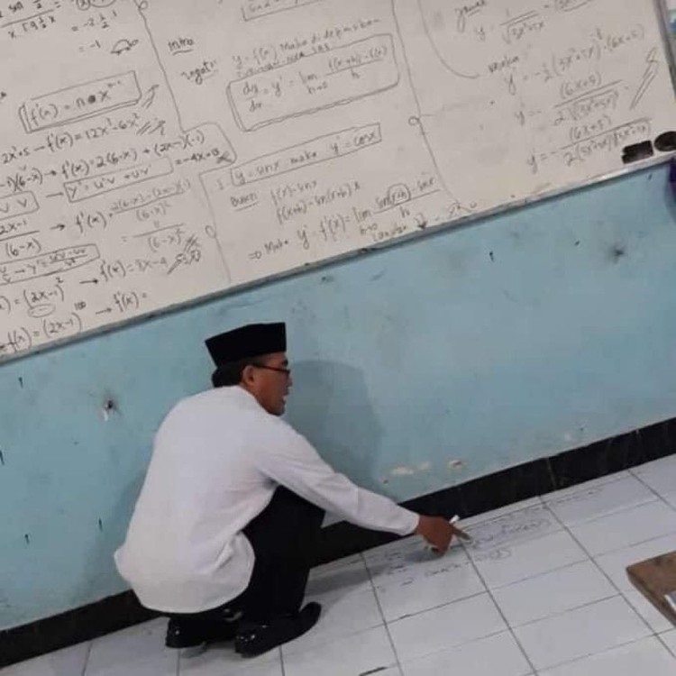 Kita tidak bisa mengontrol 100% apa yang ada di internet, karena itu, ada saja hal random yang mungkin lewat di timeline. Kayak yang berikut ini.