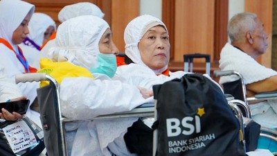 Layanan Kursi Roda untuk Jemaah Haji Lansia