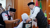 BSI bekerjasama dengan Kementerian Agama RI bersinergi memberikan layanan kursi roda bagi lansia di titik Masjidil Haram dan Terminal Syib Amir dan Jiyad. 