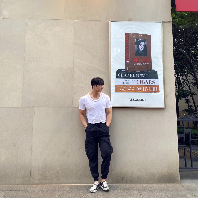 Melalui YouTube, pilot ganteng ini berbagi tips fitness dan latihan angkat beban. Foto: Dok. Instagram sgil_2