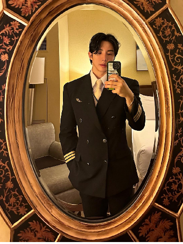 Lee Sanggil, pilot ganteng