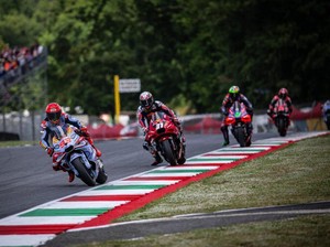 Penjelasan kenapa Ban Motor Marquez Berasap Tiap Keluar Tikungan Terakhir