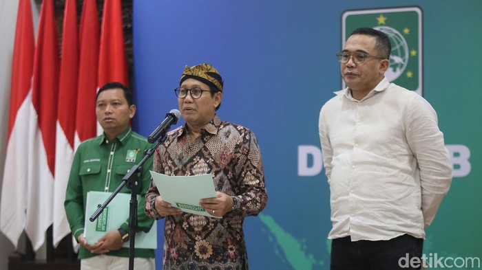 Momen PKB Umumkan 35 Nama yang Diusung di Pilkada 2024 Momen PKB Umumkan 35 Nama yang Diusung di Pilkada 2024