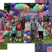 Terlihat kakek, nenek, kedua orangtua, serta adik-adik Mikhayla turut hadir menemani Mikhayla di pesta perayaan ulang tahunnya itu. Foto: Instagram/@ramadhaniabakrie