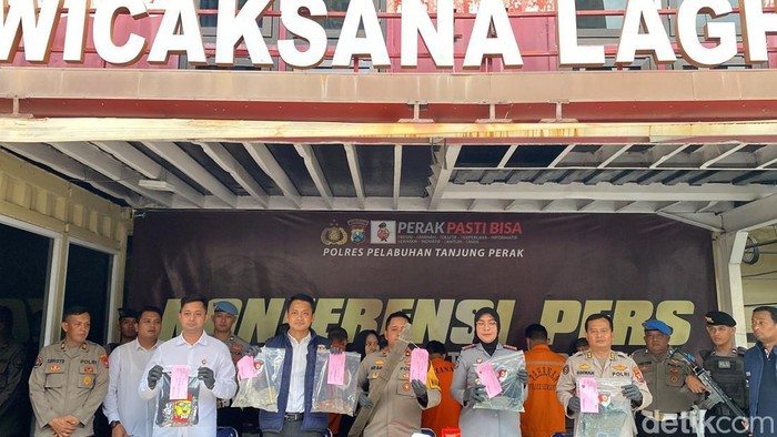 Oknum suporter di Surabaya