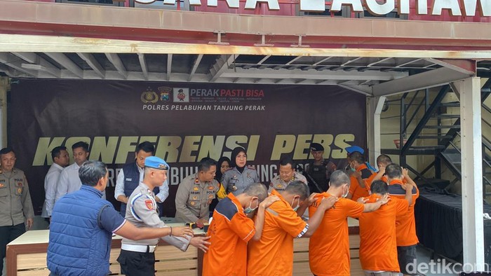 Oknum suporter di Surabaya